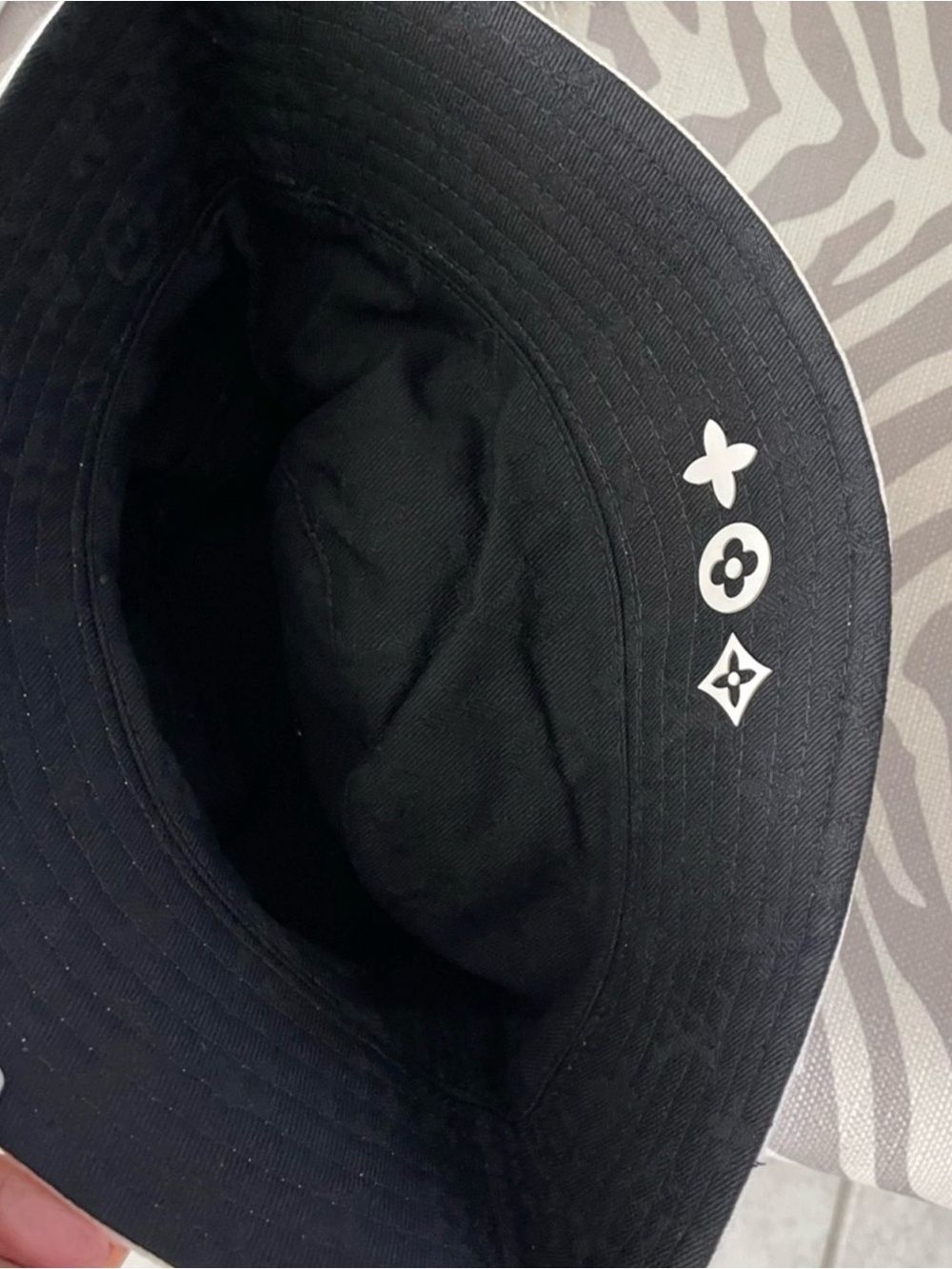 LV white bucket hat - Picture 4 of 4
